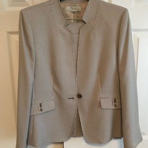 Tahari 2pc Brown/white houndstooth skirt suit.